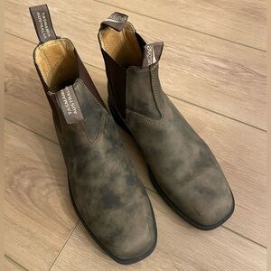 Blundstone Chelsea Boot, Rustic Brown, size 8m/10w/7au